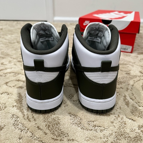 Nike Dunks Olive Green and White, like new! - Picture 4 of 6